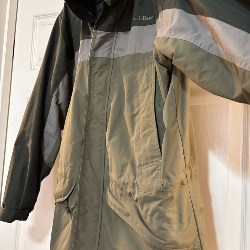 L.L. Bean Men's Olive and Charcoal Raincoat - Picture 8 of 11